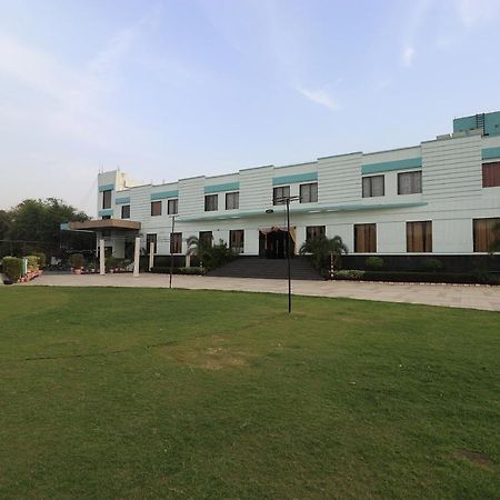 Oyo 33387 Laxmi Lawn And Resort Suite Lucknow Ngoại thất bức ảnh