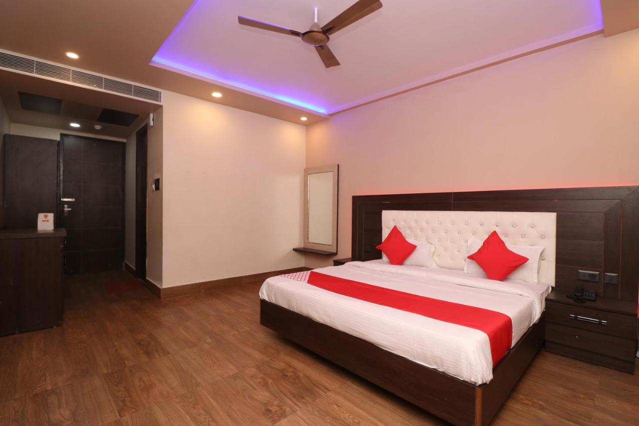 Oyo 33387 Laxmi Lawn And Resort Suite Lucknow Ngoại thất bức ảnh