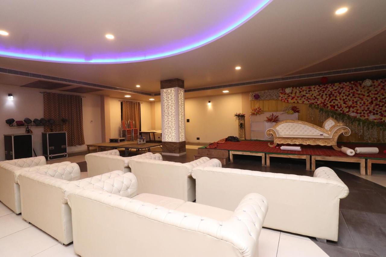 Oyo 33387 Laxmi Lawn And Resort Suite Lucknow Ngoại thất bức ảnh