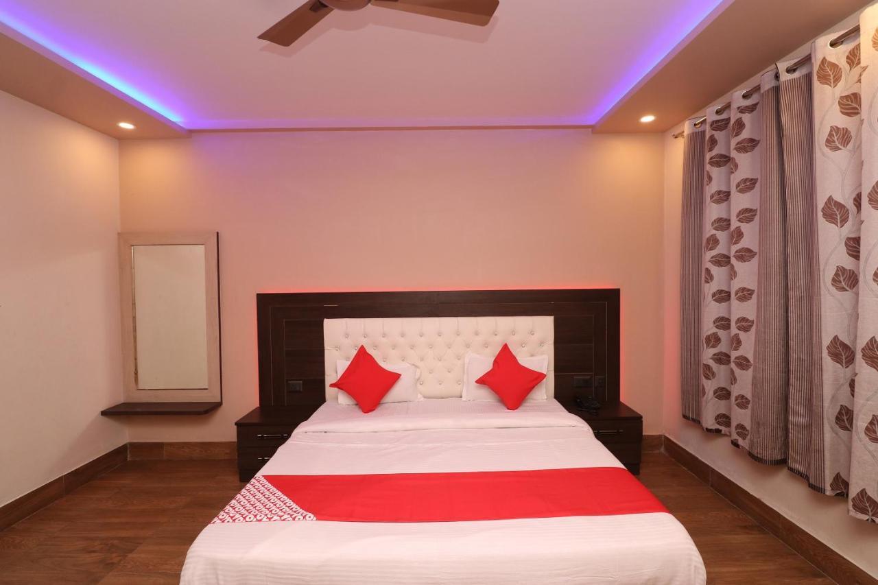 Oyo 33387 Laxmi Lawn And Resort Suite Lucknow Ngoại thất bức ảnh