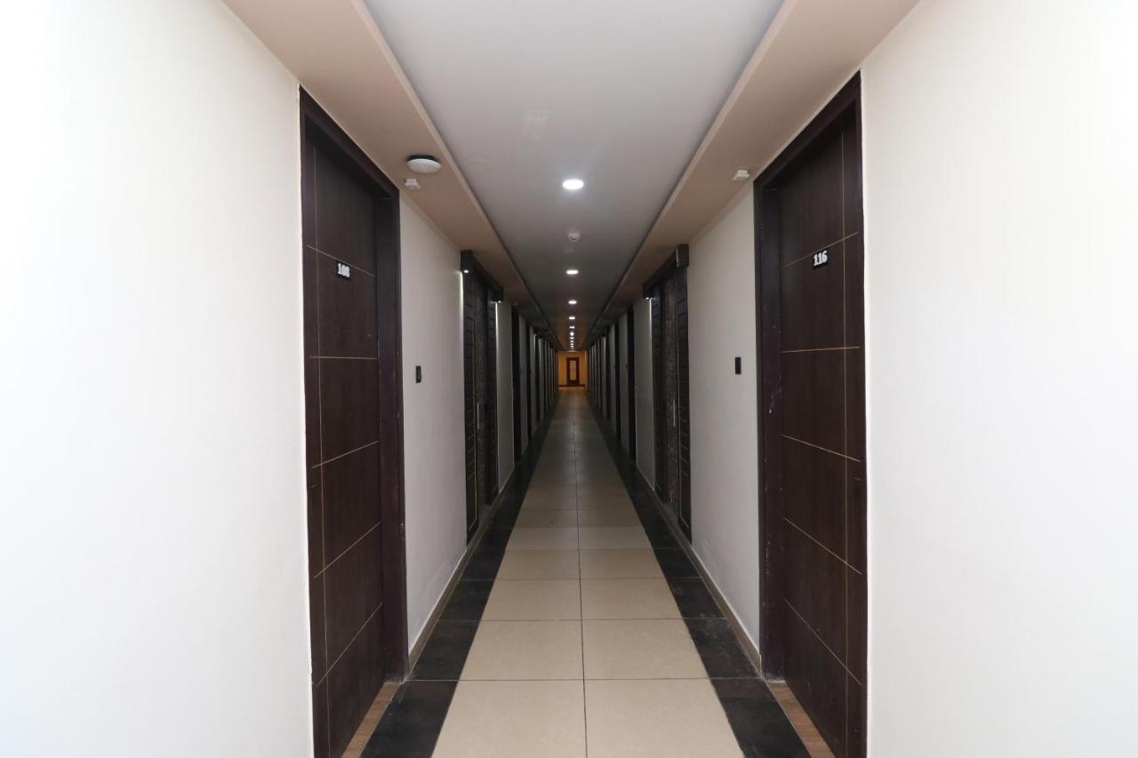 Oyo 33387 Laxmi Lawn And Resort Suite Lucknow Ngoại thất bức ảnh