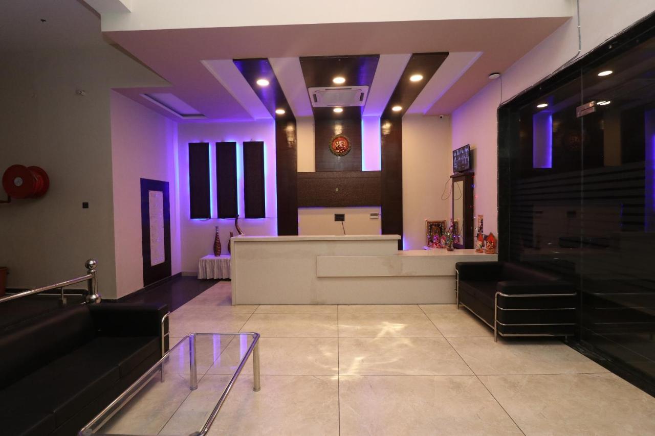 Oyo 33387 Laxmi Lawn And Resort Suite Lucknow Ngoại thất bức ảnh